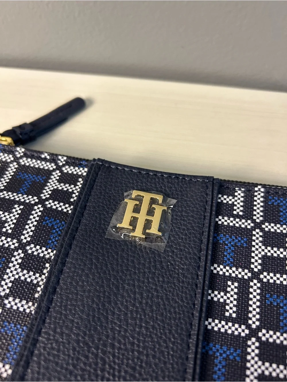 Tommy Hilfiger compact wristlet